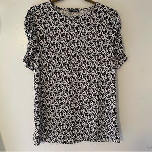NWOT Heimish USA White & Black Floral Top Size Medium
